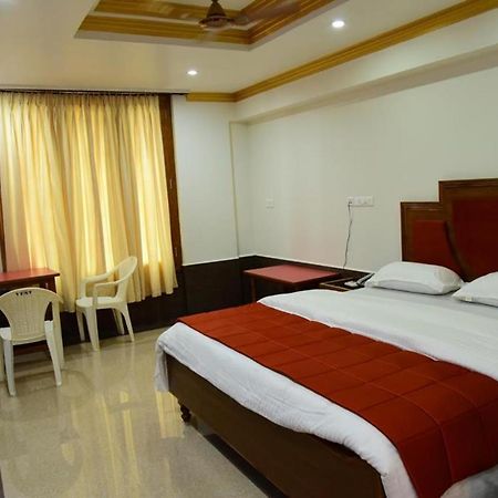 Hotel Chembiyan Pudukkottai Kültér fotó