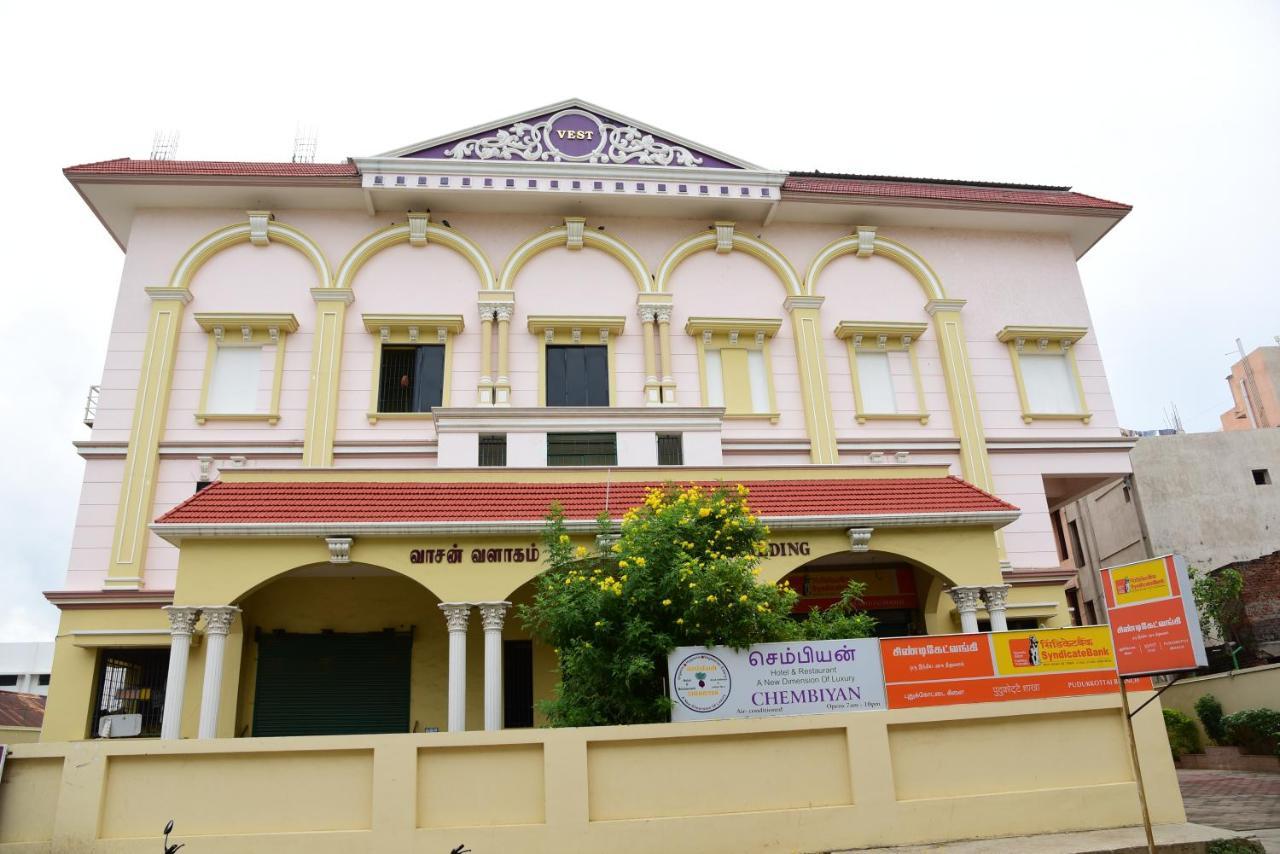 Hotel Chembiyan Pudukkottai Kültér fotó