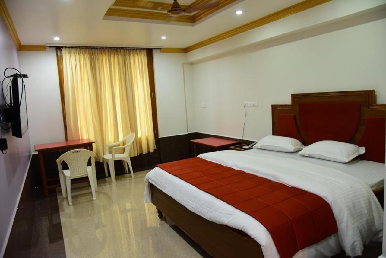Hotel Chembiyan Pudukkottai Kültér fotó