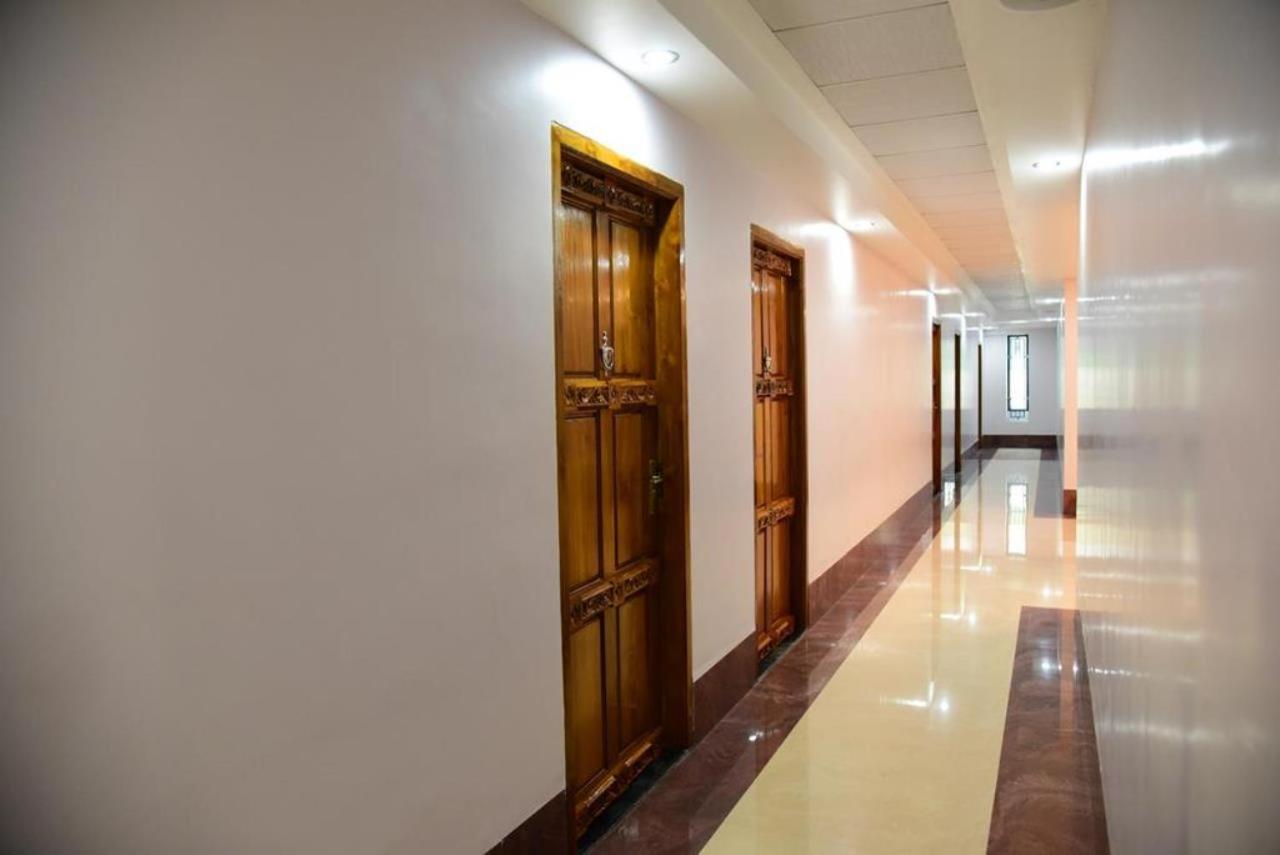 Hotel Chembiyan Pudukkottai Kültér fotó
