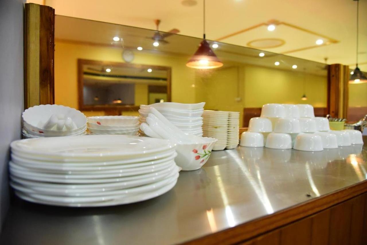 Hotel Chembiyan Pudukkottai Kültér fotó