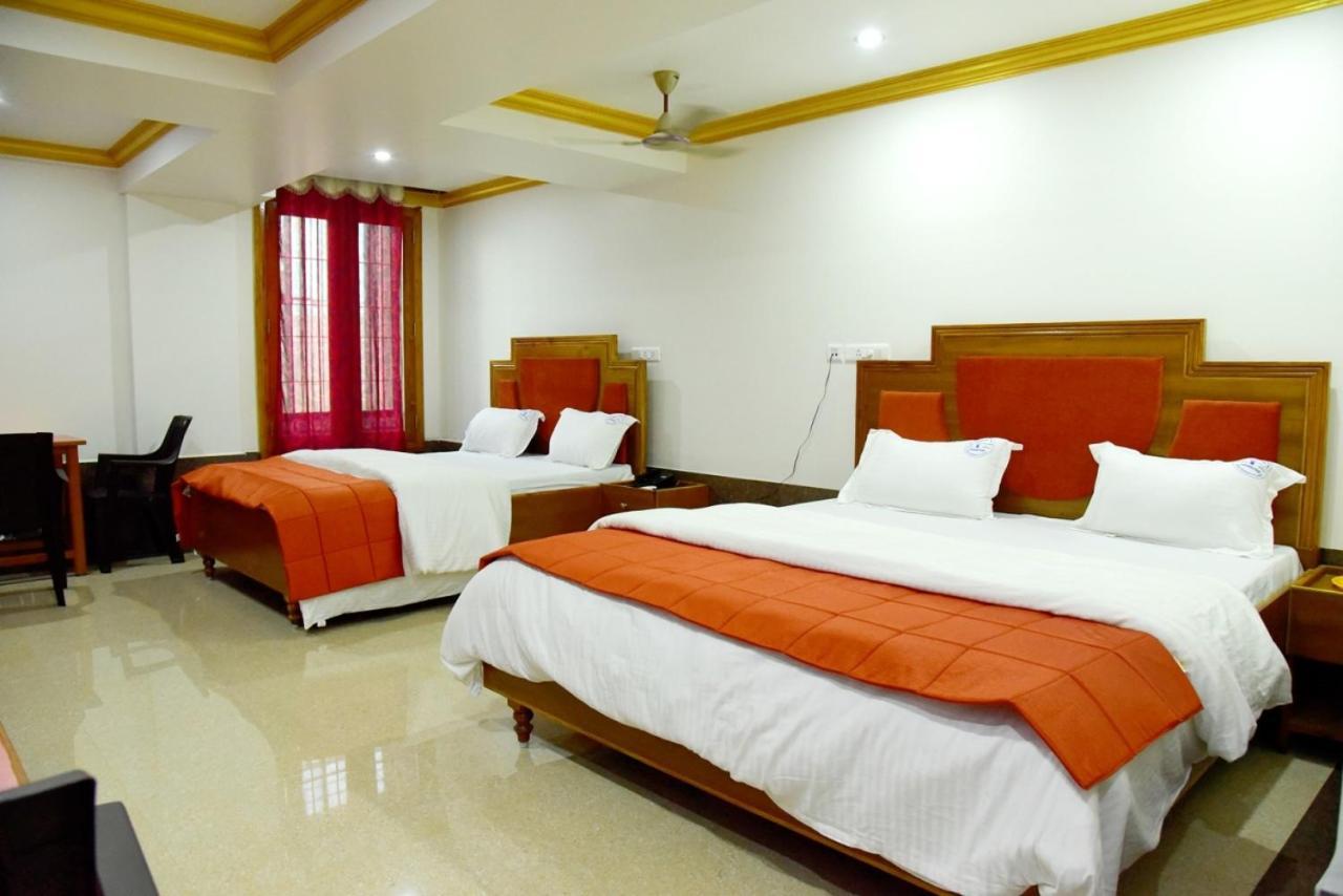 Hotel Chembiyan Pudukkottai Kültér fotó